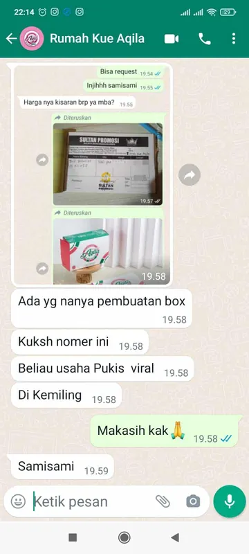 Tangkapan layar WhatsApp pelanggan: kotak kemasan selesai dan pelanggan mengucapkan terima kasih